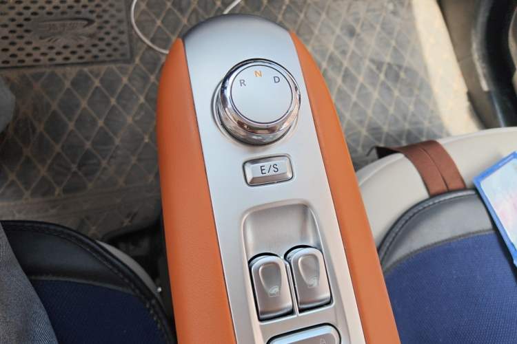Used CHANGAN NEVO Lumin 2024 205km Orange Wind Edition Gear Lever