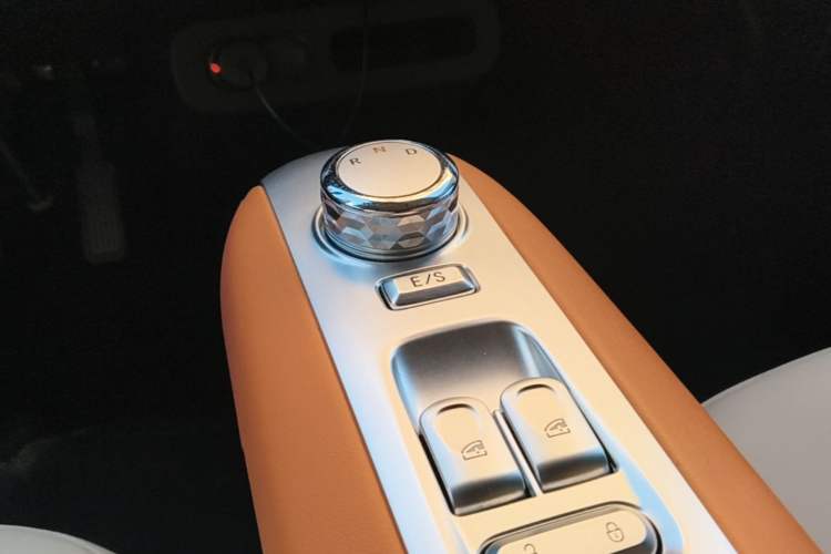 Used CHANGAN NEVO Lumin 2024 205km Orange Wind Edition Gear Lever
