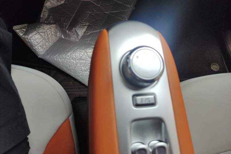 Used CHANGAN NEVO Lumin 2024 205km Orange Wind Edition Gear Lever