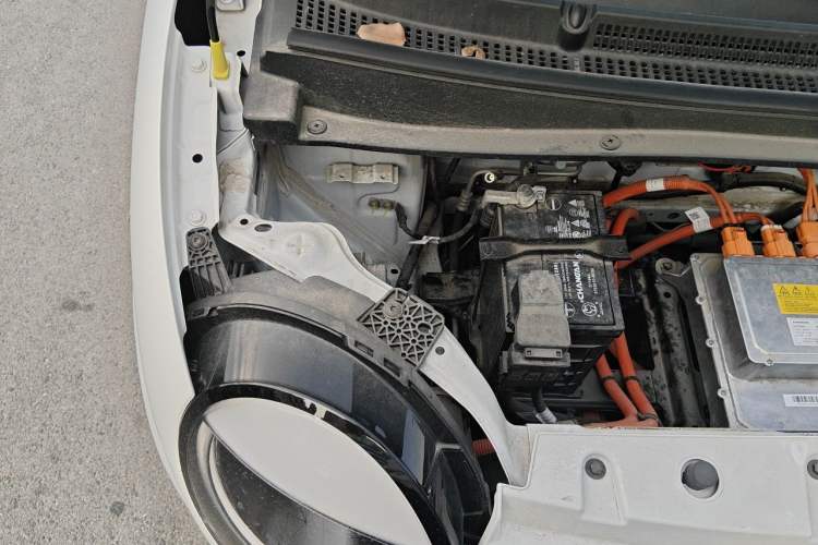 Used CHANGAN NEVO Lumin 2025 205km Refreshing Edition Engine Bay Right