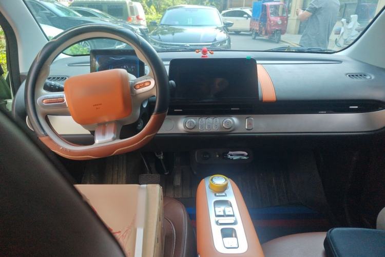 Used CHANGAN NEVO Lumin 2025 301km Honey Dew Edition Center Console