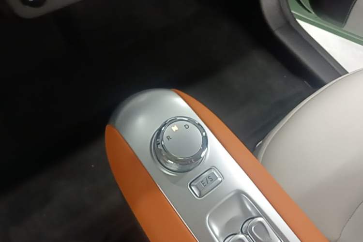 Used CHANGAN NEVO Lumin 2025 301km Honey Dew Edition Gear Lever