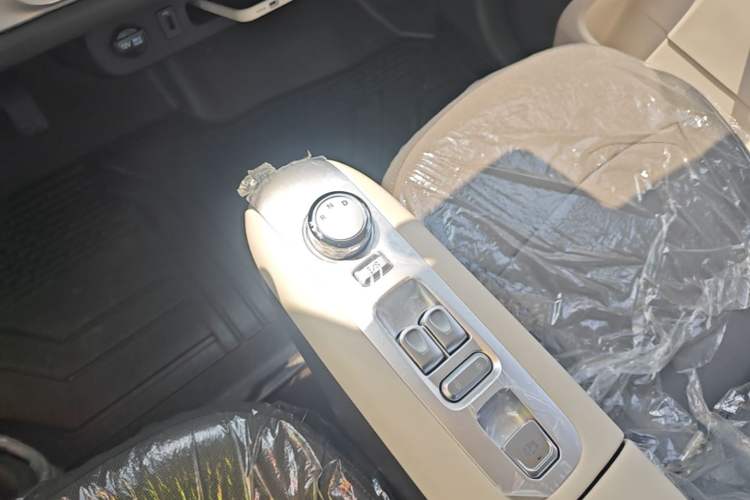 Used CHANGAN NEVO Lumin 2025 205 km Xiangqin Version Gear Lever
