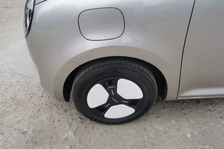 Used CHANGAN NEVO Lumin 2025 205 km Xiangqin Version Left Front Wheel Hub