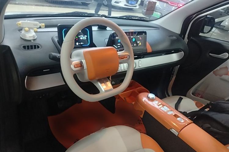 Used CHANGAN NEVO Lumin 2025 301km Honey Dew Edition Center Console