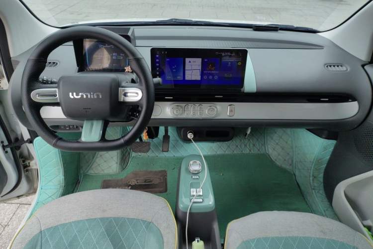 Used CHANGAN NEVO Lumin 2025 205km Refreshing Edition Center Console