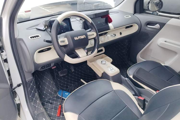 Used CHANGAN NEVO Lumin 2025 205km Refreshing Edition Center Console