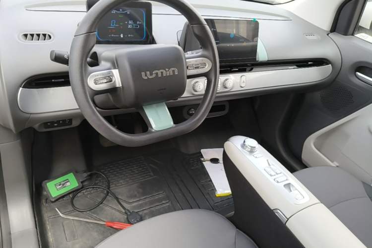Used CHANGAN NEVO Lumin 2025 205 km Xiangqin Version Center Console