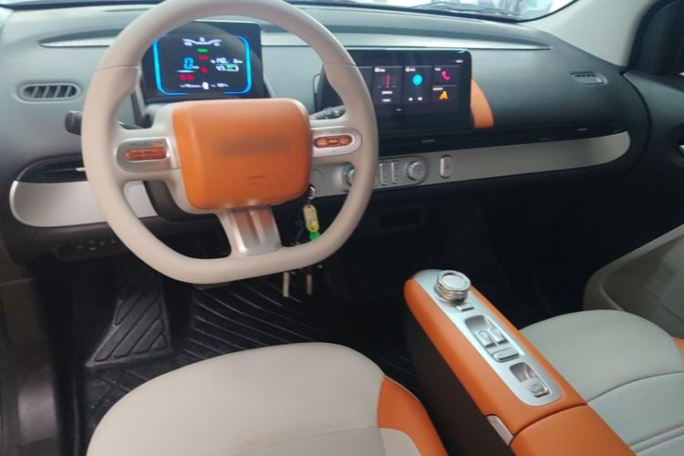 Used CHANGAN NEVO Lumin 2025 301km Honey Dew Edition Center Console