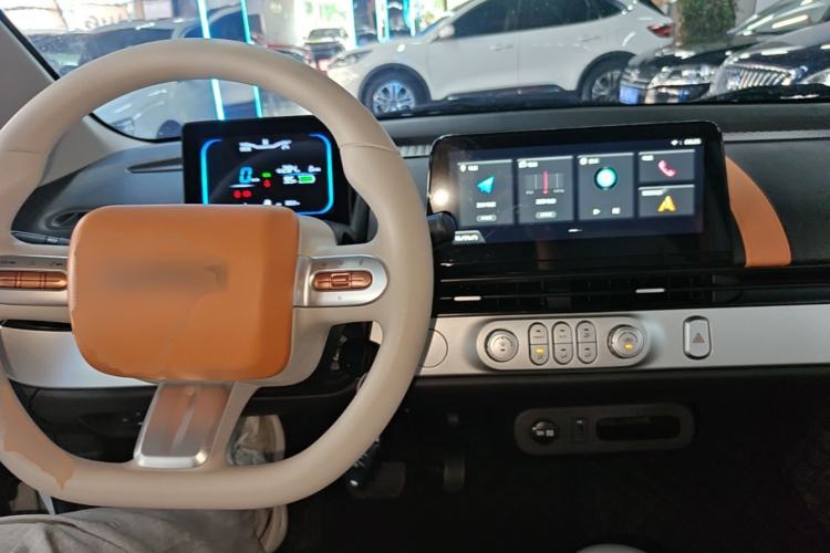 Used CHANGAN NEVO Lumin 2025 301km Honey Dew Edition Center Console