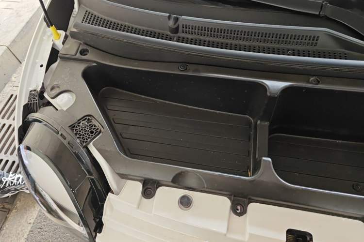 Used CHANGAN NEVO Lumin 2025 205km Refreshing Edition Engine Bay Right