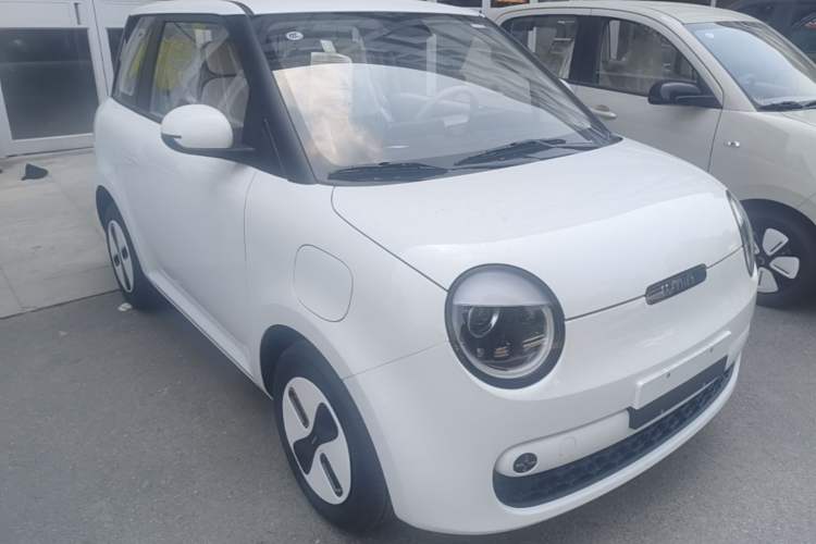 Used CHANGAN NEVO Lumin 2025 205 km Xiangqin Version Front Right 45 Deg