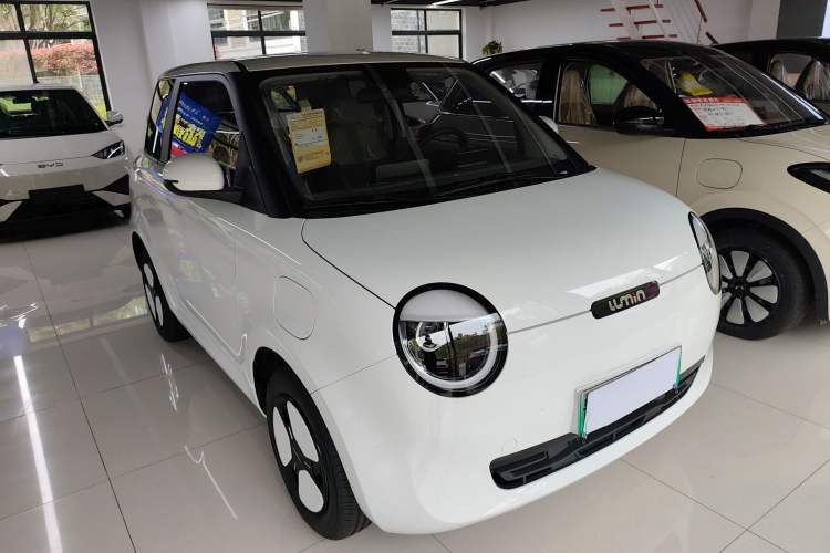 Used CHANGAN NEVO Lumin 2025 205 km Xiangqin Version Front Right 45 Deg