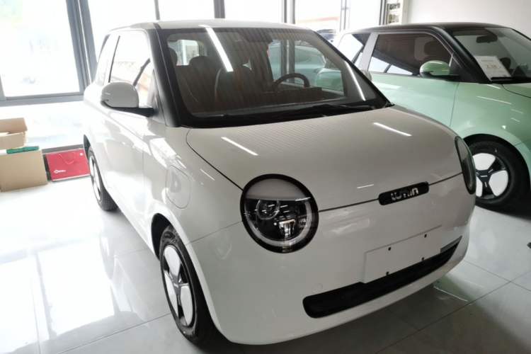 Used CHANGAN NEVO Lumin 2025 205 km Xiangqin Version Front Right 45 Deg