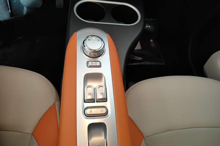 Used CHANGAN NEVO Lumin 2025 301km Honey Dew Edition Gear Lever