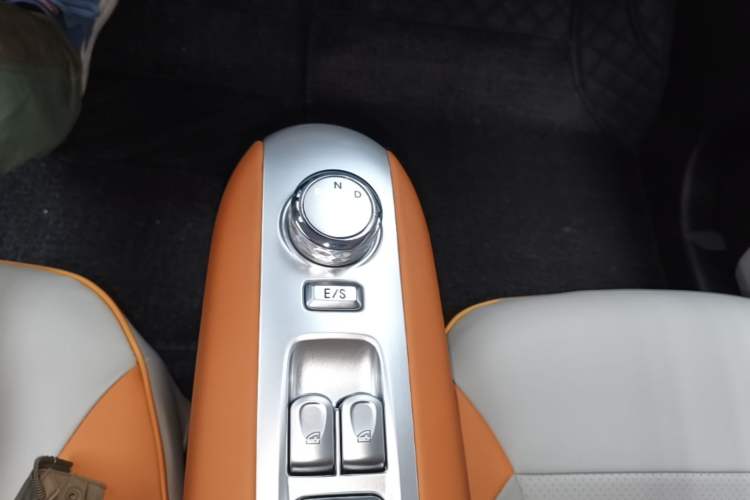 Used CHANGAN NEVO Lumin 2025 301km Honey Dew Edition Gear Lever
