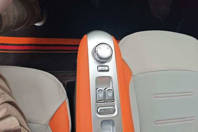 Used CHANGAN NEVO Lumin 2025 301km Honey Dew Edition Gear Lever