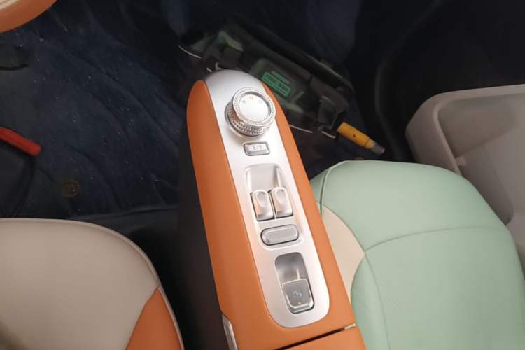 Used CHANGAN NEVO Lumin 2025 301km Honey Dew Edition Gear Lever