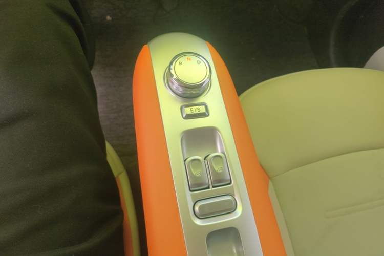 Used CHANGAN NEVO Lumin 2025 301km Honey Dew Edition Gear Lever