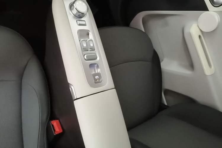 Used CHANGAN NEVO Lumin 2025 205 km Xiangqin Version Gear Lever