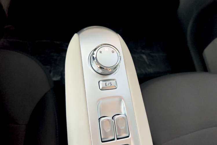 Used CHANGAN NEVO Lumin 2025 205 km Xiangqin Version Gear Lever