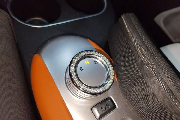 Used CHANGAN NEVO Lumin 2025 301km Honey Dew Edition Gear Lever