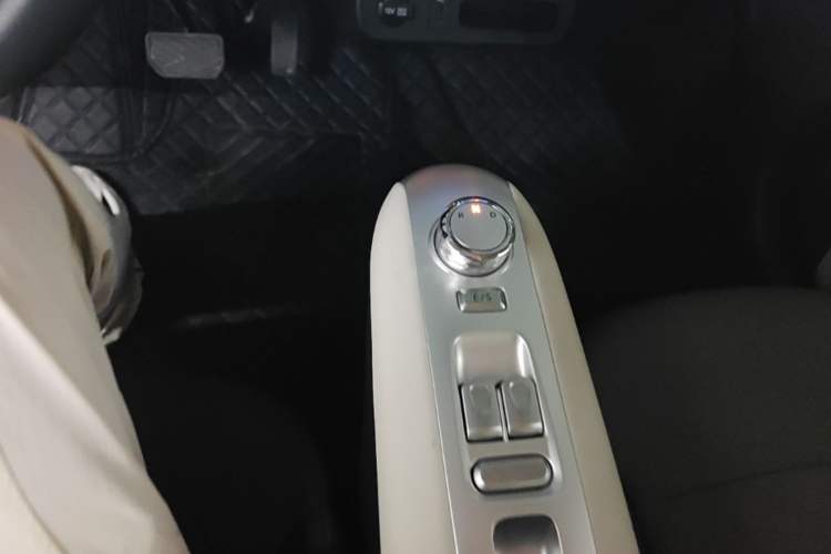 Used CHANGAN NEVO Lumin 2025 205 km Xiangqin Version Gear Lever