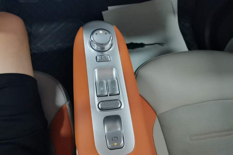 Used CHANGAN NEVO Lumin 2025 301km Honey Dew Edition Gear Lever