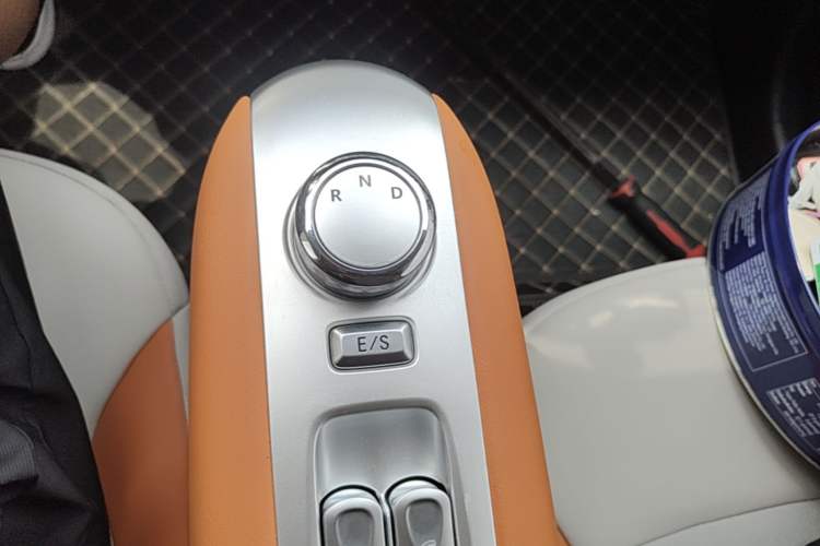 Used CHANGAN NEVO Lumin 2025 301km Honey Dew Edition Gear Lever