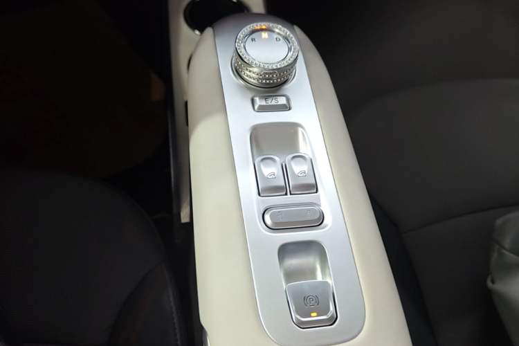 Used CHANGAN NEVO Lumin 2025 205 km Xiangqin Version Gear Lever