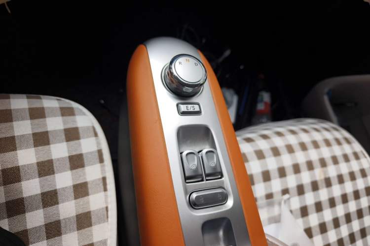 Used CHANGAN NEVO Lumin 2025 301km Honey Dew Edition Gear Lever