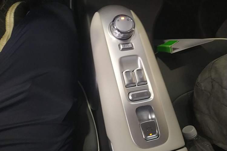 Used CHANGAN NEVO Lumin 2025 205 km Xiangqin Version Gear Lever