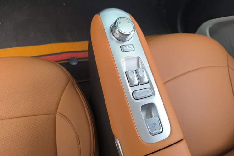 Used CHANGAN NEVO Lumin 2025 301km Honey Dew Edition Gear Lever