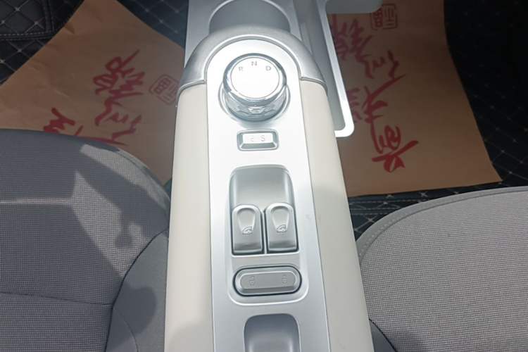 Used CHANGAN NEVO Lumin 2025 205 km Xiangqin Version Gear Lever