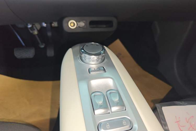 Used CHANGAN NEVO Lumin 2025 205 km Xiangqin Version Gear Lever