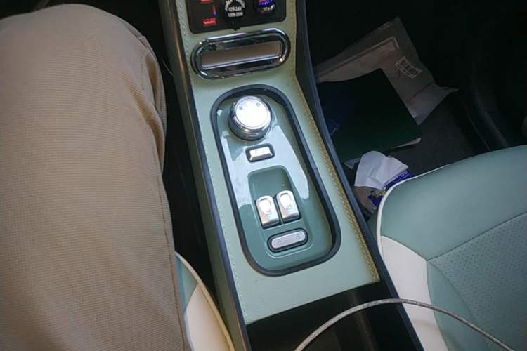 Used CHANGAN NEVO Lumin 2025 301km Honey Dew Edition Gear Lever