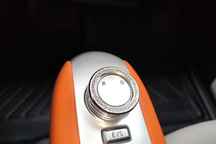 Used CHANGAN NEVO Lumin 2025 301km Honey Dew Edition Gear Lever