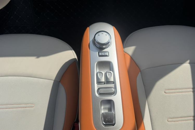Used CHANGAN NEVO Lumin 2025 301km Honey Dew Edition Gear Lever