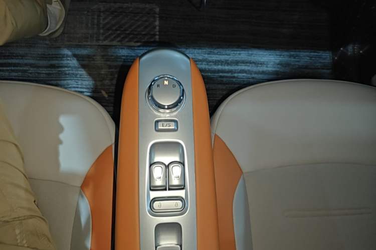 Used CHANGAN NEVO Lumin 2025 301km Honey Dew Edition Gear Lever