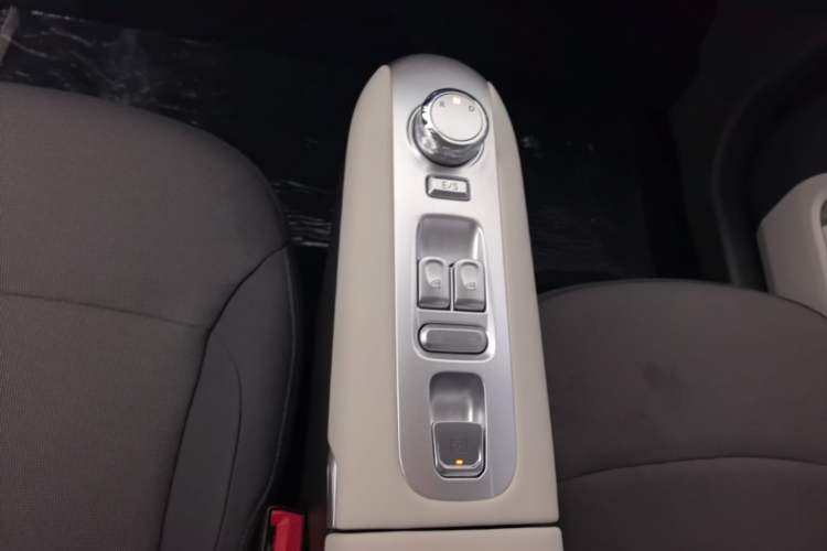 Used CHANGAN NEVO Lumin 2025 205 km Xiangqin Version Gear Lever