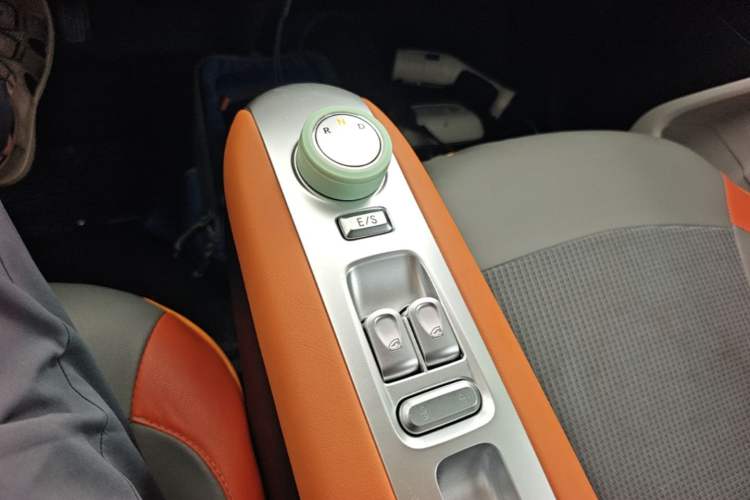 Used CHANGAN NEVO Lumin 2025 301km Honey Dew Edition Gear Lever