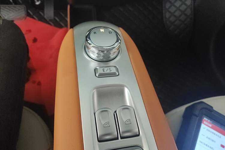 Used CHANGAN NEVO Lumin 2025 301km Honey Dew Edition Gear Lever
