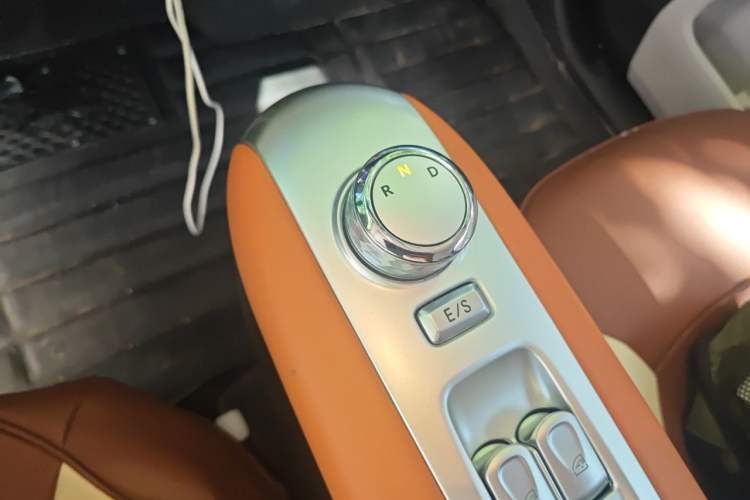 Used CHANGAN NEVO Lumin 2025 301km Honey Dew Edition Gear Lever