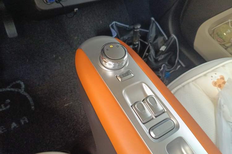 Used CHANGAN NEVO Lumin 2025 301km Honey Dew Edition Gear Lever