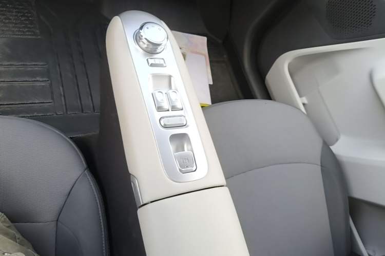 Used CHANGAN NEVO Lumin 2025 205 km Xiangqin Version Gear Lever
