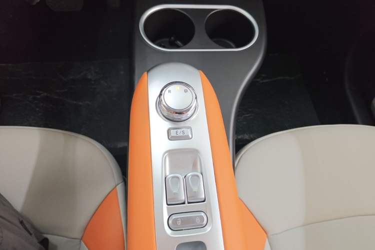Used CHANGAN NEVO Lumin 2025 301km Honey Dew Edition Gear Lever