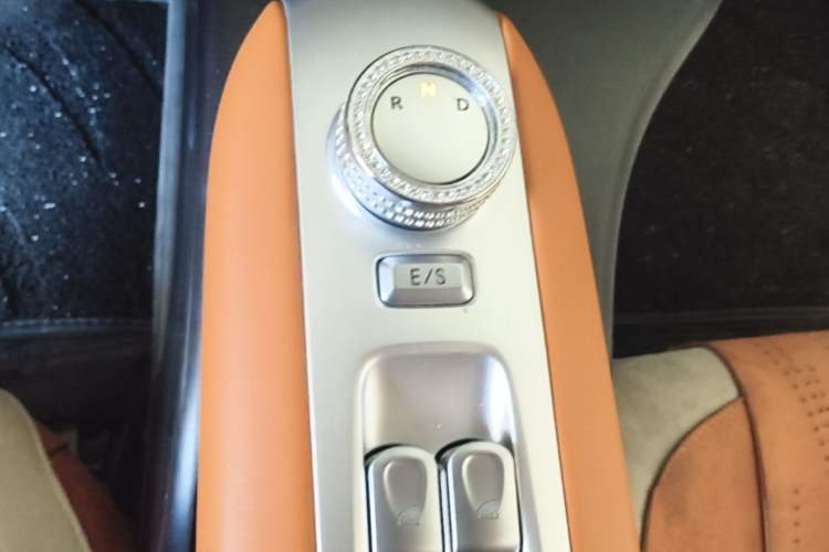 Used CHANGAN NEVO Lumin 2025 301km Honey Dew Edition Gear Lever