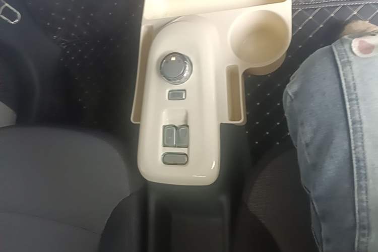 Used CHANGAN NEVO Lumin 2025 210 km Fragrant Edition Gear Lever
