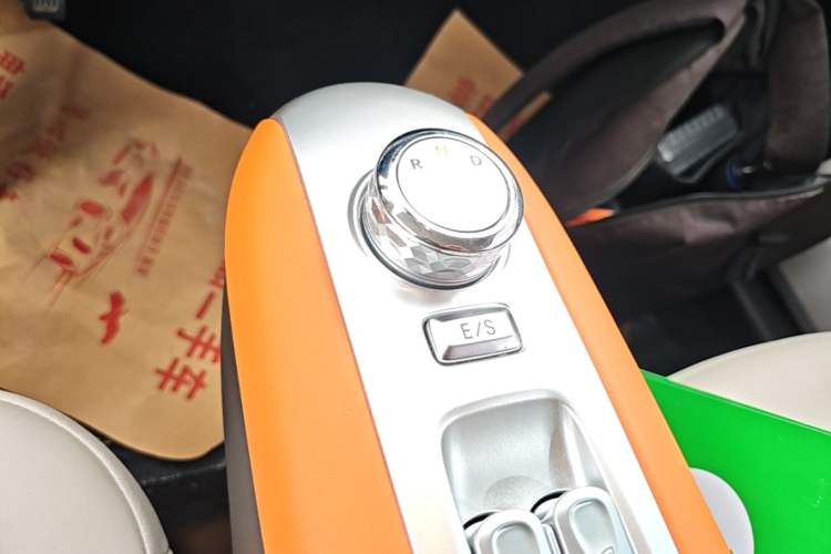 Used CHANGAN NEVO Lumin 2025 301km Honey Dew Edition Gear Lever