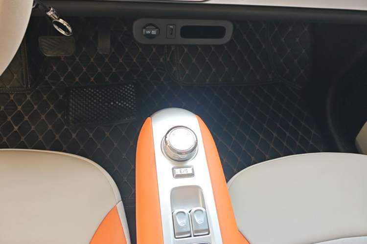 Used CHANGAN NEVO Lumin 2025 301km Honey Dew Edition Gear Lever